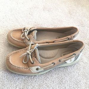 Women’s size 7 sperrys